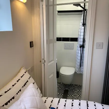 Apartment Two Bedroom Two Bathrooms Superior London