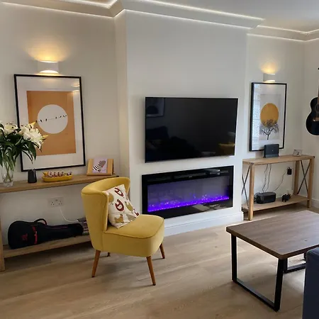 Two Bedroom Two Bathrooms Superior * London