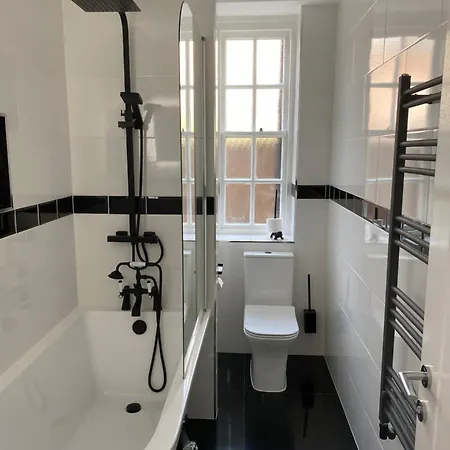 Apartment Two Bedroom Two Bathrooms Superior London