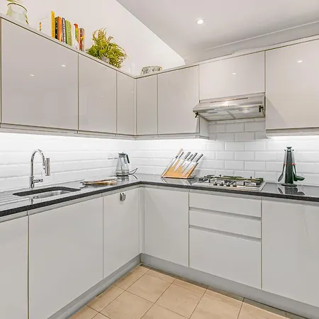 4 Bedroom House With Gym - Behind V&a Museum London