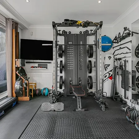 4 Bedroom House With Gym - Behind V&a Museum Holiday home *