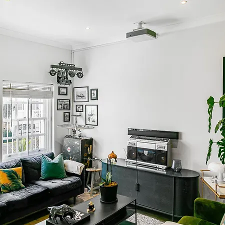 4 Bedroom House With Gym - Behind V&a Museum *