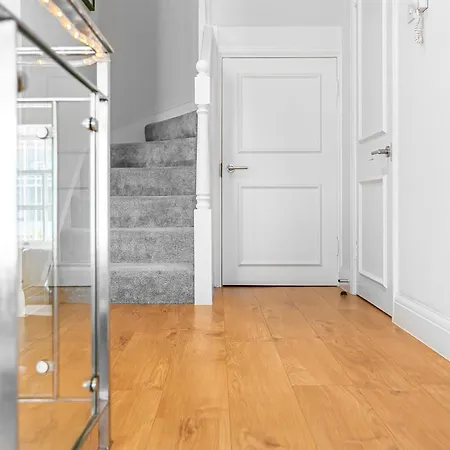 4 Bedroom House With Gym - Behind V&a Museum *