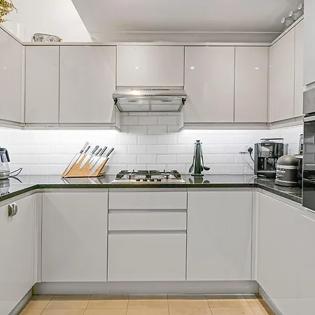 4 Bedroom House With Gym - Behind V&a Museum Holiday home *