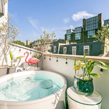 4 Bedroom House With Gym - Behind V&a Museum Holiday home