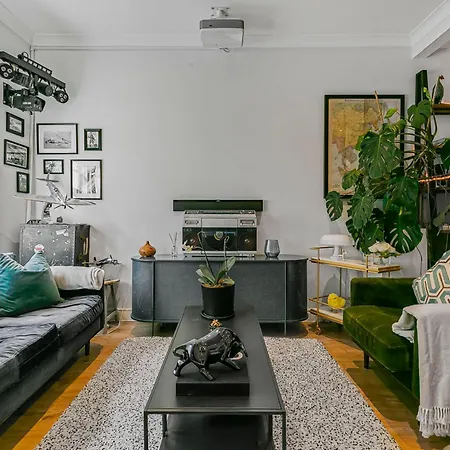 4 Bedroom House With Gym - Behind V&a Museum Holiday home