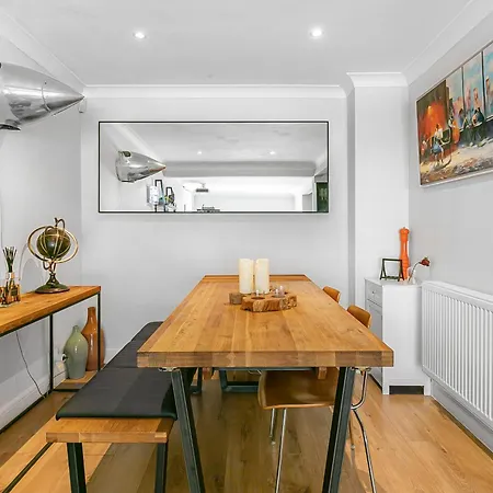 4 Bedroom House With Gym - Behind V&a Museum Holiday home *