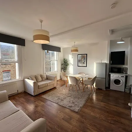 One Bed Victorian Flat,10 Min Walk To Paddington, Sleeps 4, Pet-friendly *