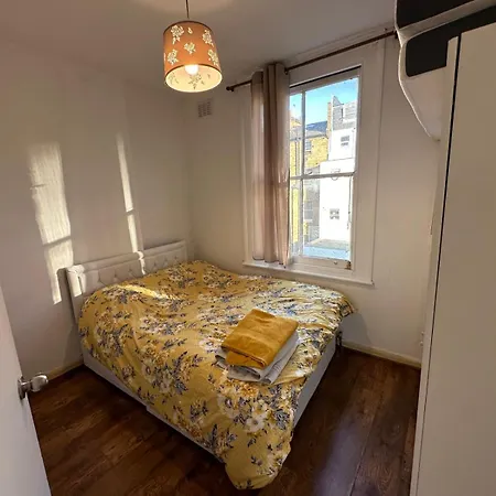 One Bed Victorian Flat,10 Min Walk To Paddington, Sleeps 4, Pet-friendly London