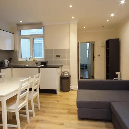 Evergreen Apartments- Flat 2 * London