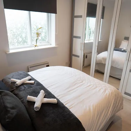 Beckton Docklands - 1 Bedroom - Sleeps 4 - Wifi London