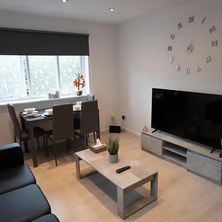 Beckton Docklands - 1 Bedroom - Sleeps 4 - Wifi London
