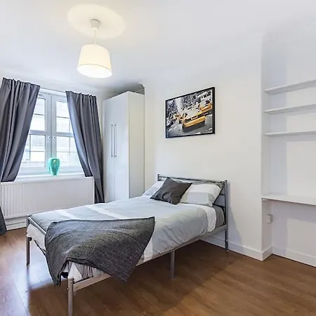 Apartment Stylish 3-bed In Clerkenwell Within Walking Distance To Tube Stations London