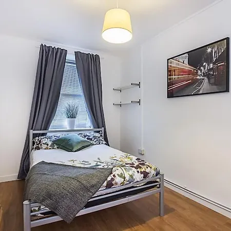 Stylish 3-bed In Clerkenwell Within Walking Distance To Tube Stations *