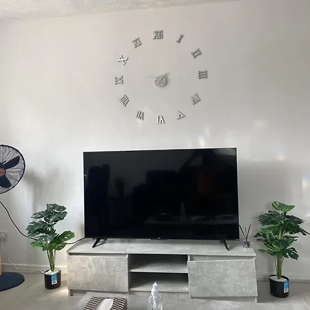Apartment Beckton Docklands - 1 Bedroom - Sleeps 4 - Wifi *