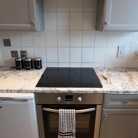 Beckton Docklands - 1 Bedroom - Sleeps 4 - Wifi Apartment London
