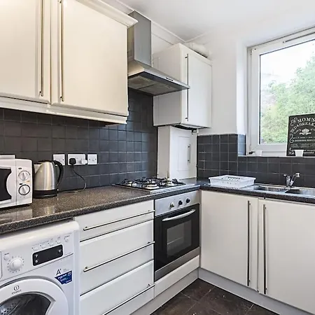 Stylish 3-bed In Clerkenwell Within Walking Distance To Tube Stations Apartment *