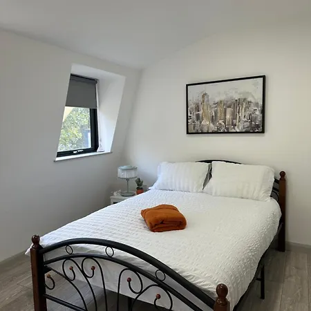 Modern 3 Bedroom With 2 Bathroom In Apartamento