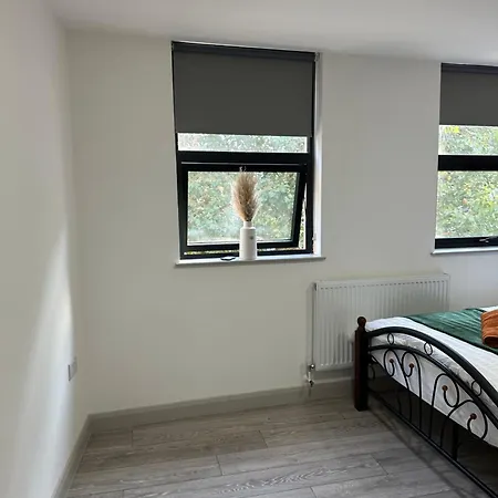 Modern 3 Bedroom With 2 Bathroom In *