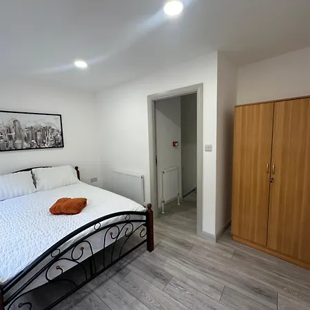 Apartamento Modern 3 Bedroom With 2 Bathroom In Londres