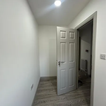 Apartamento Modern 3 Bedroom With 2 Bathroom In Londres