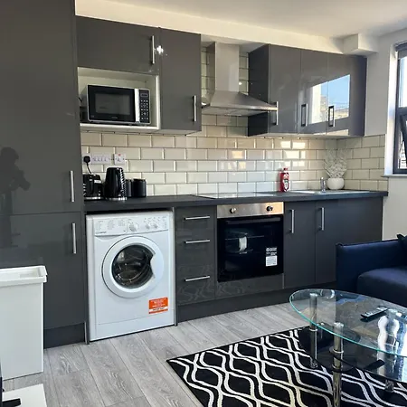 Modern 3 Bedroom With 2 Bathroom In Apartamento