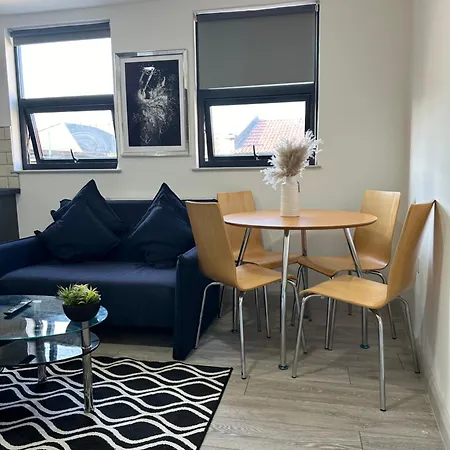 Apartment Modern 3 Bedroom With 2 Bathroom In