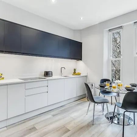 Lux Abbey Road Sleeps Up To 7 Apartment *