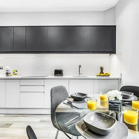 Lux Abbey Road Sleeps Up To 7 Apartment