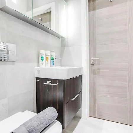 Lux Abbey Road Sleeps Up To 7 Apartment *