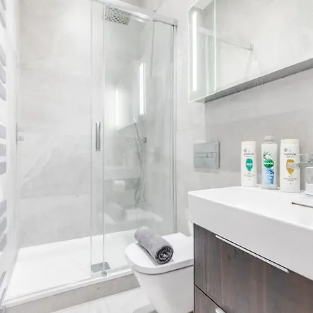 Apartment Lux Abbey Road Sleeps Up To 7 London