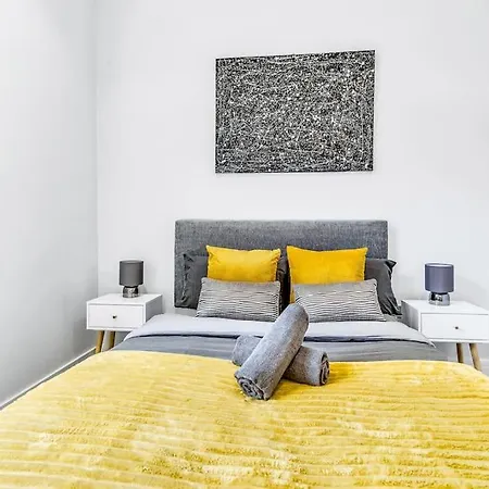 Apartment Lux Abbey Road Sleeps Up To 7 *