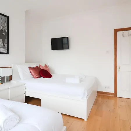 Guest house Chelsea *
