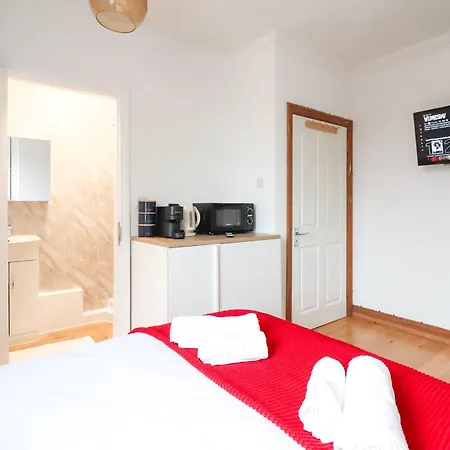 Chelsea Guest house *