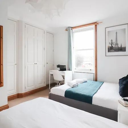 Chelsea Guest house *