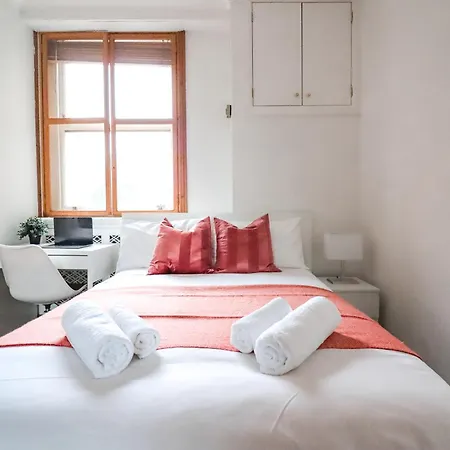 Chelsea Guest house *