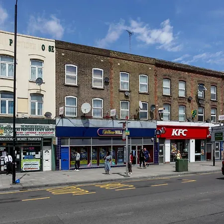 2 Bedroom Canning Town Newham Excel With Free Parking *