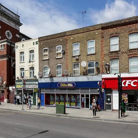 2 Bedroom Canning Town Newham Excel With Free Parking Apartment