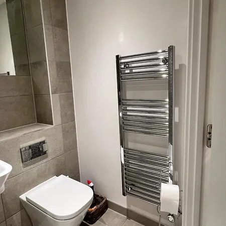En-suite Modern *