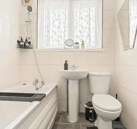 4 Bed Near Wembley Stadium *