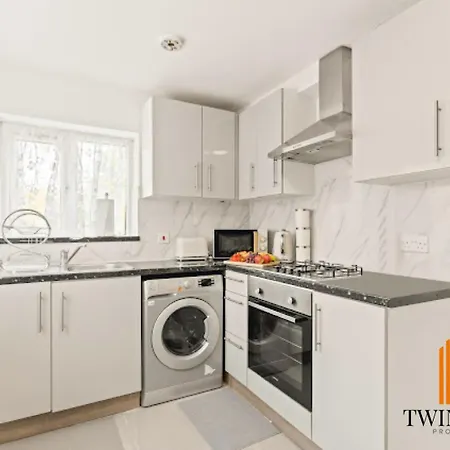 4 Bed Near Wembley Stadium *