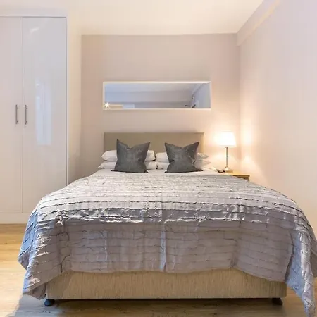 2 Bedroom Canning Town Newham Excel With Free Parking Apartment