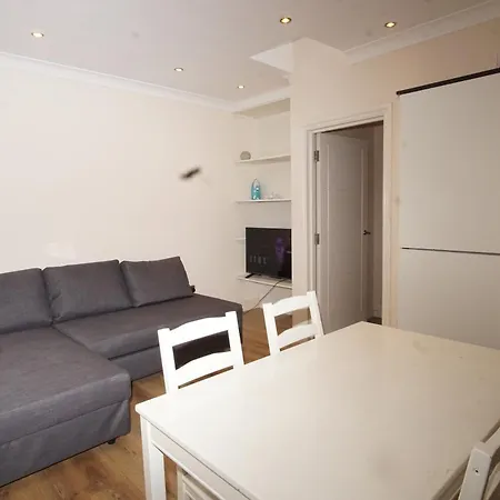 Evergreen Apartments- Flat 2 Apartment London