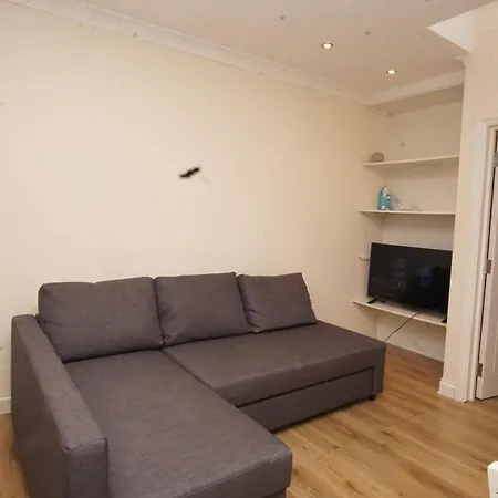 Apartment Evergreen Apartments- Flat 2 *