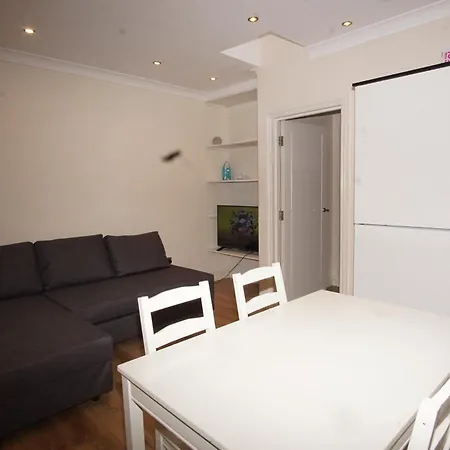 Evergreen Apartments- Flat 2 * London