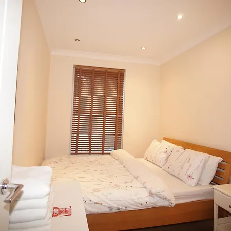 Evergreen Apartments- Flat 2 London