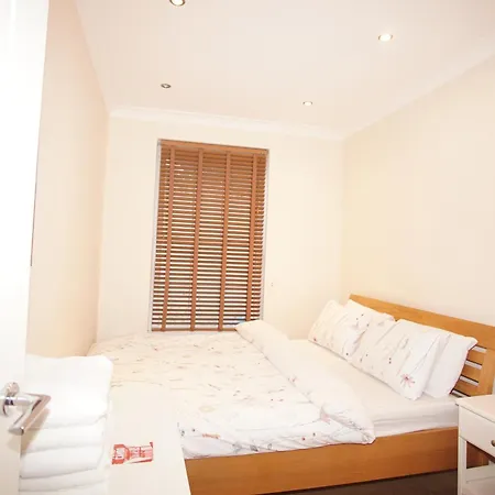 Evergreen Apartments- Flat 2 London