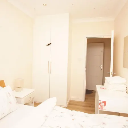 Evergreen Apartments- Flat 2 Apartment