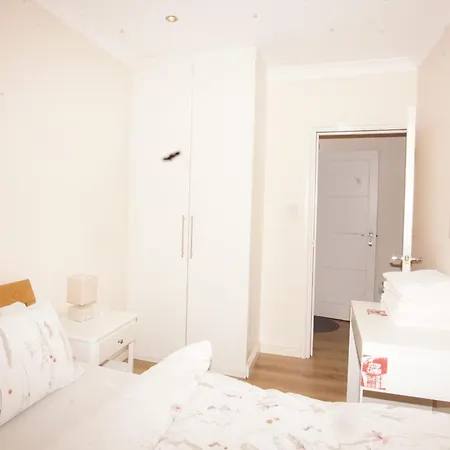 Evergreen Apartments- Flat 2 * London
