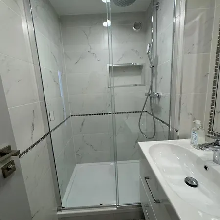 Homestay Goulden House A *
